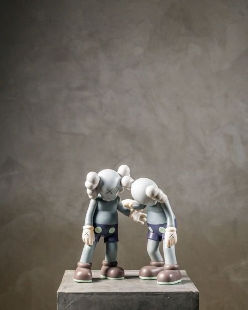 Kaws Along the Way – Grey
