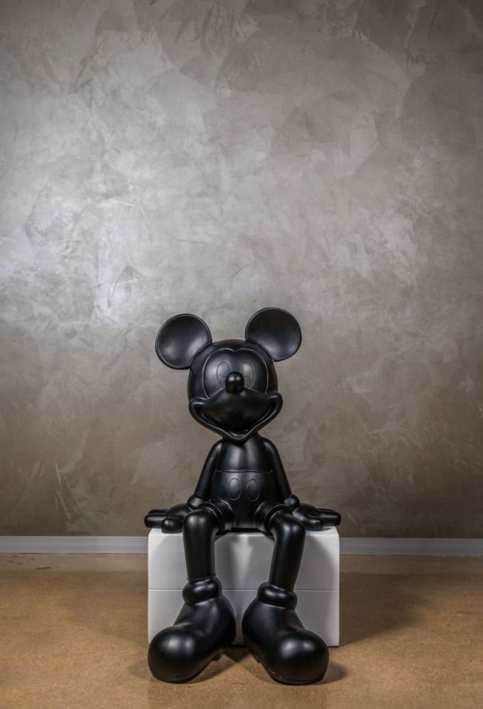 Mickey Seated - Black