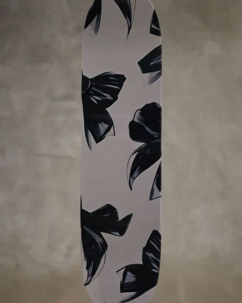 BlackRibbon Art Skateboard